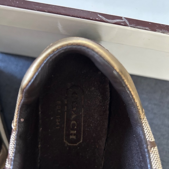 Coach Women’s Katelyn Monogram sneakers in a size 6M - Picture 8 of 10